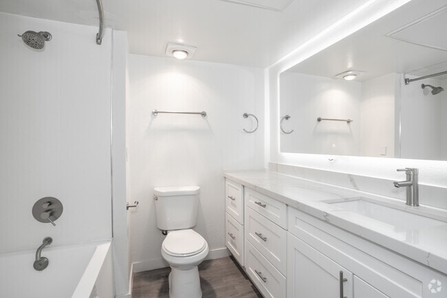 Studio, 1BA - 580SF - Bathroom