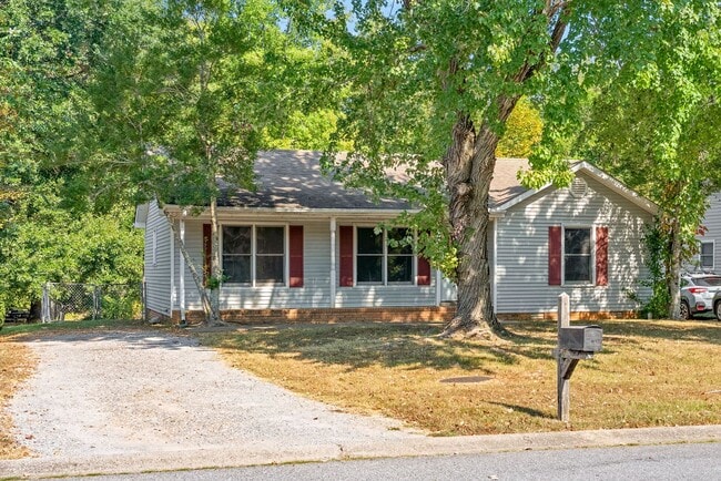 Building Photo - 3 Bedroom Pet Friendly Home for Rent!