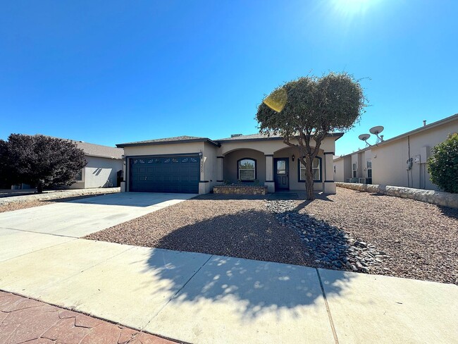 Northeast El Paso 4 Bed Refrig A/C w/Outdo... - Northeast El Paso 4 Bed Refrig A/C w/Outdo... House