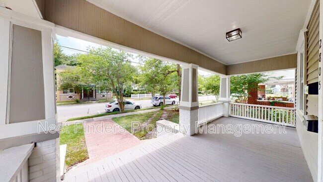 Photo - 2805 College St