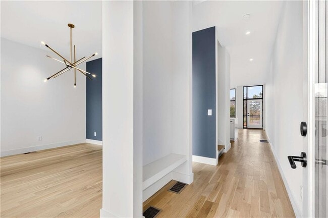 Photo - 816 Berne St SE