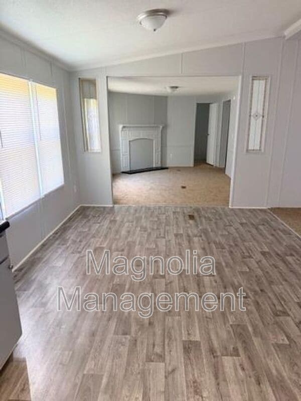 Photo - 202 Mallard Ln