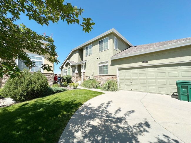 Bright, Spacious 2-Bedroom Home in Aurora ... - Bright, Spacious 2-Bedroom Home in Aurora ...