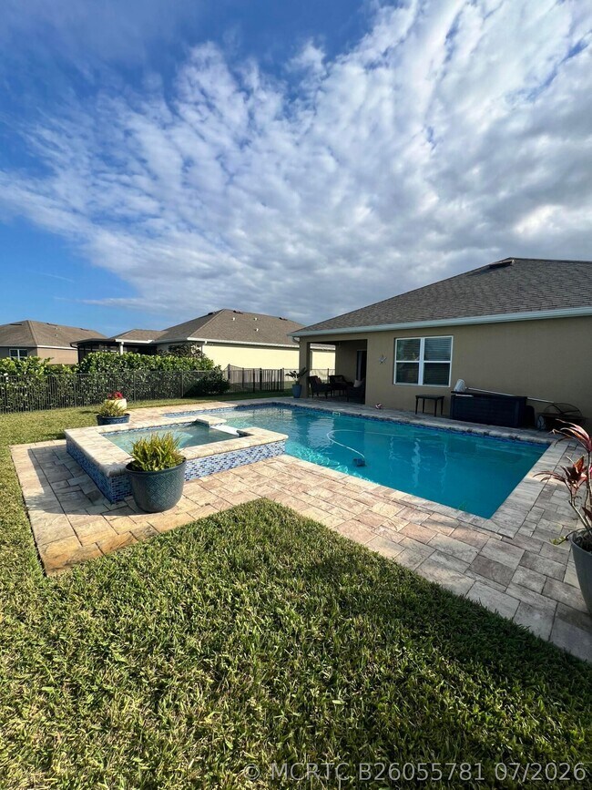 Photo - 3280 Roxbury Pl SW