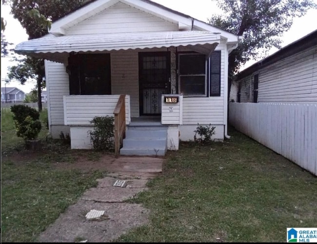 Photo - 118 3rd Ave SW