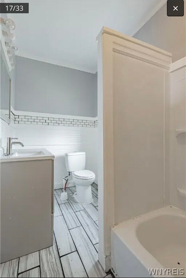 7224 Buffalo Ave Apartments Unit Upper Niagara Falls, NY