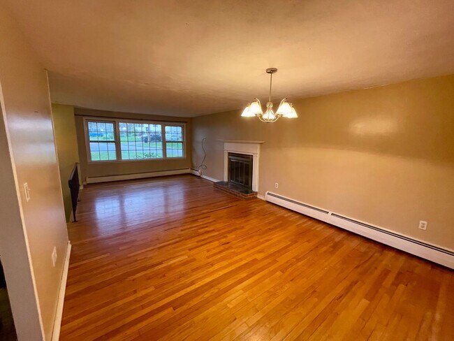 Photo - Beautiful Raised Ranch House in Gales Ferry!