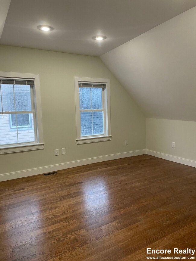 Photo - 11 Falkland St Unit 2