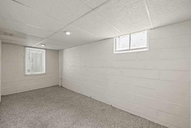 Photo - Cozy 3-Bedroom Ranch with Garage in Charmi...