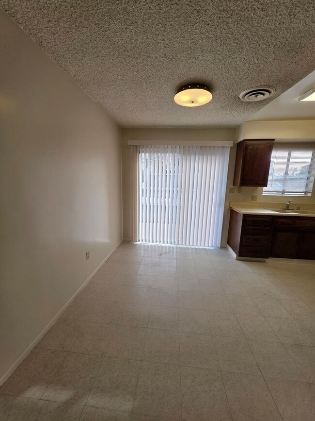 Photo - 5101 Appleblossom Dr Unit 08