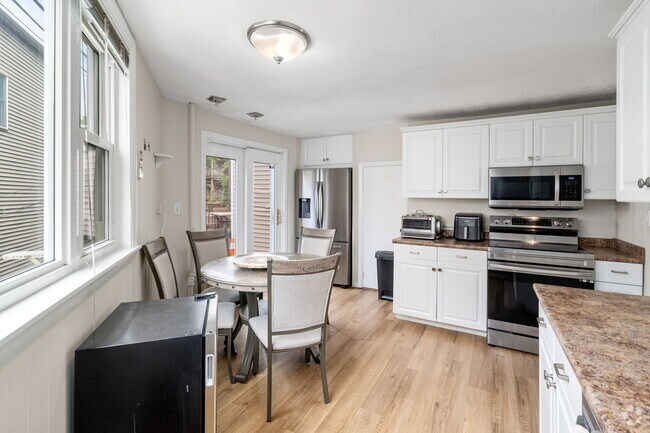 Building Photo - 13 Knowlton St Unit 1 Rental
