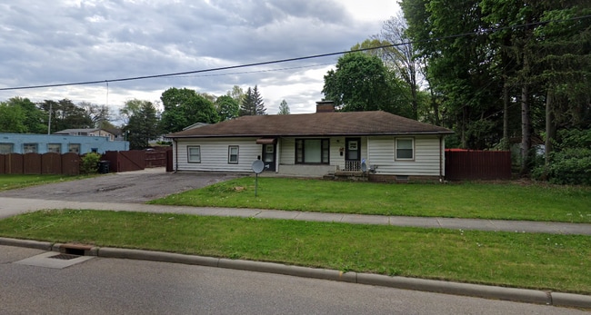 Building Photo - 225 Massillon Rd Rental