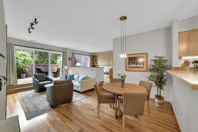 Photo - 856 Walnut St