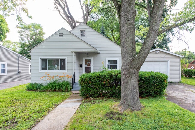 Building Photo - 221 Kenwood Dr Rental