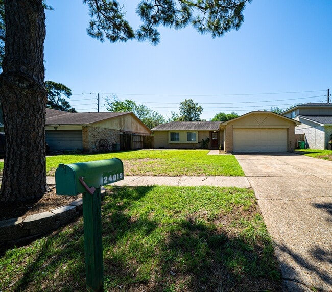 Photo - 24019 Pepperrell Pl St