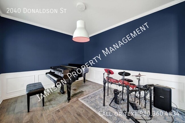 Photo - 2040 Donaldson St