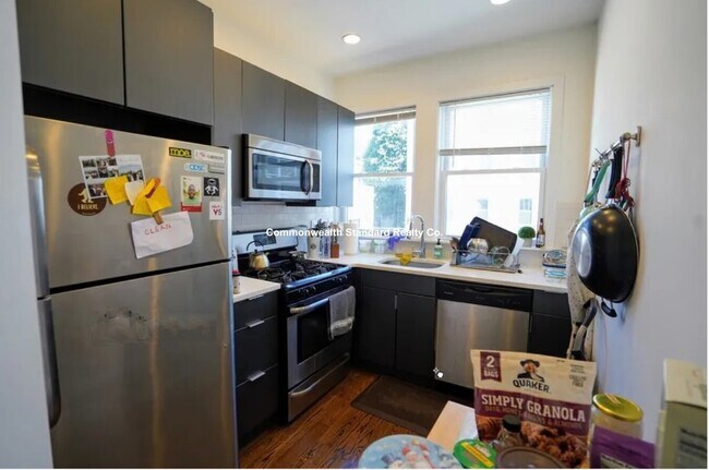 Building Photo - 15 Marney St Unit 2