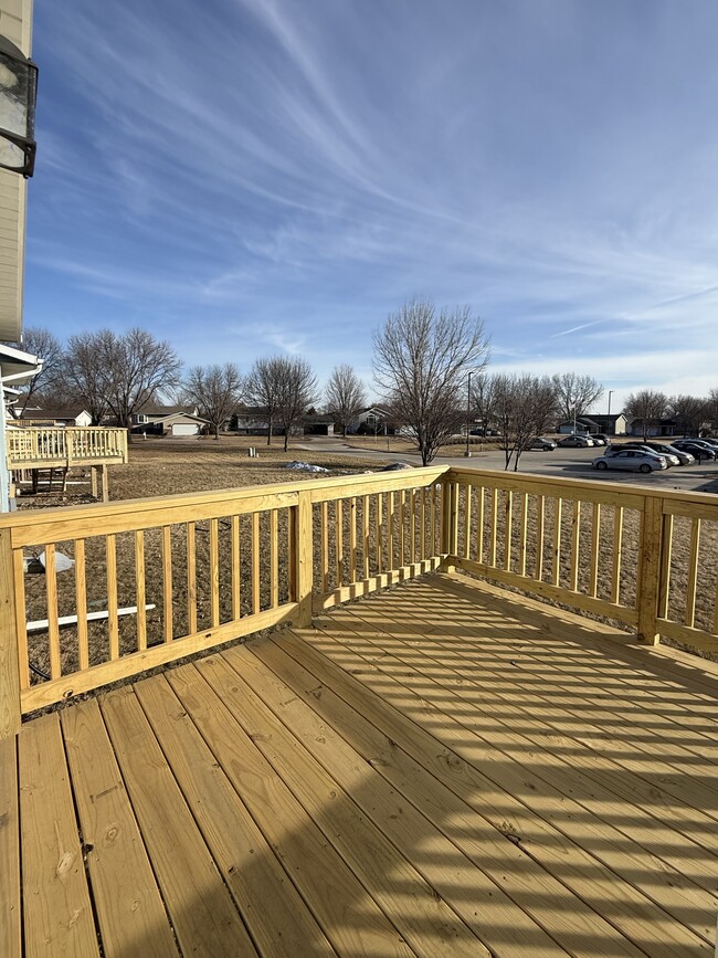 Building Photo - 1028 Castlewood Dr