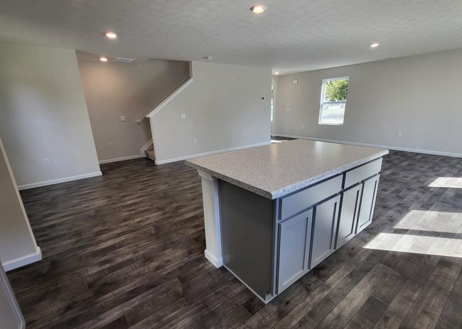 Photo - 987 N South St