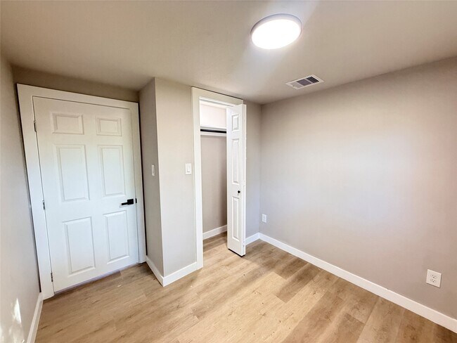 Photo - 2209 Gano St Unit 3