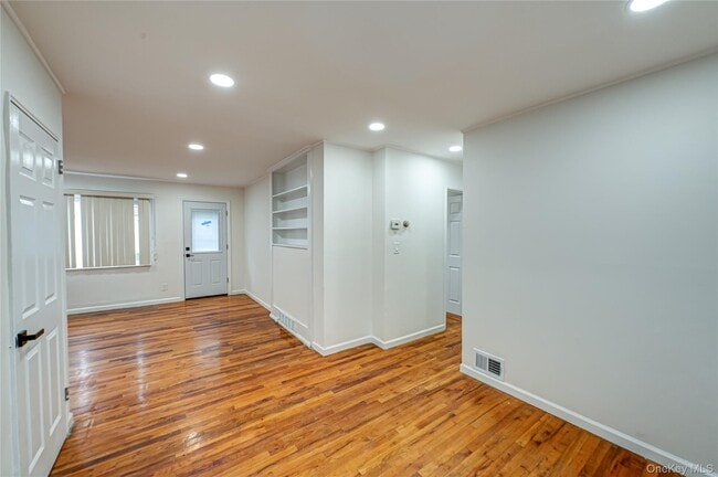 Photo - 10 Gerhard Rd House