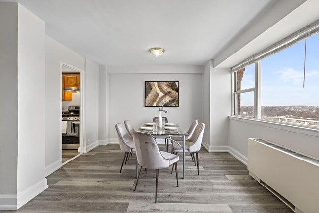 Photo - Addison Towers