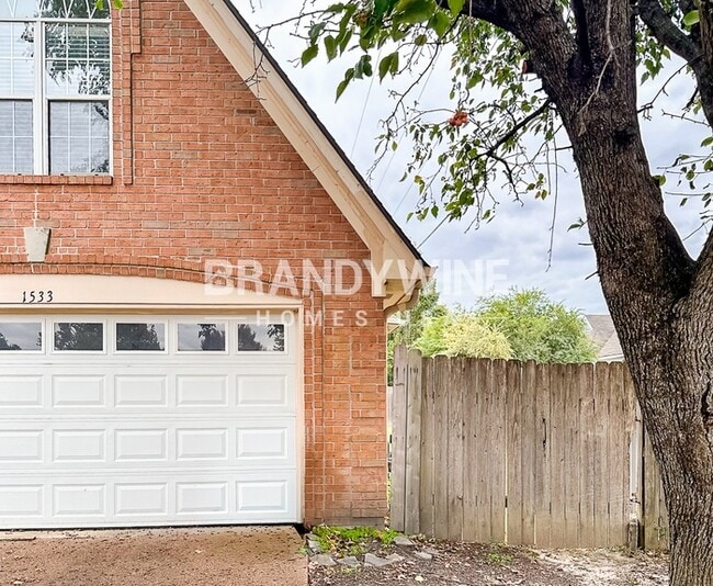 Photo - 1533 Siskin Dr