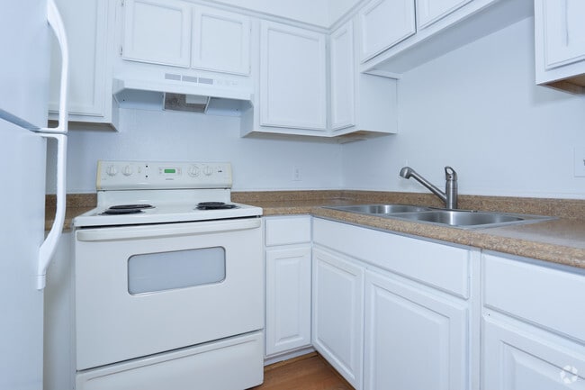 1BR, 1BA - 600 SF Kitchen