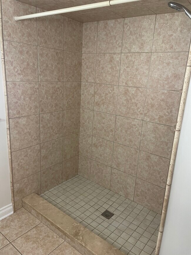 Photo - 4685 Mackinaw Rd