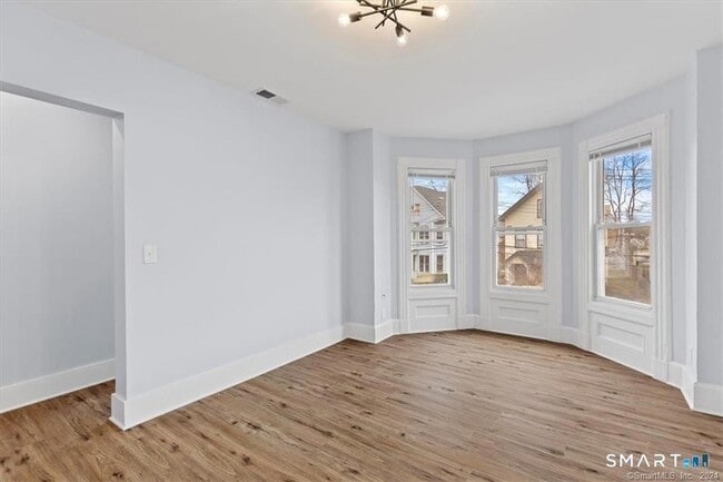 Building Photo - 55 Admiral St Unit 2