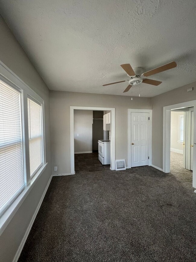 Photo - 3 Bedroom/ 1 Bathroom $995 Coming soon!