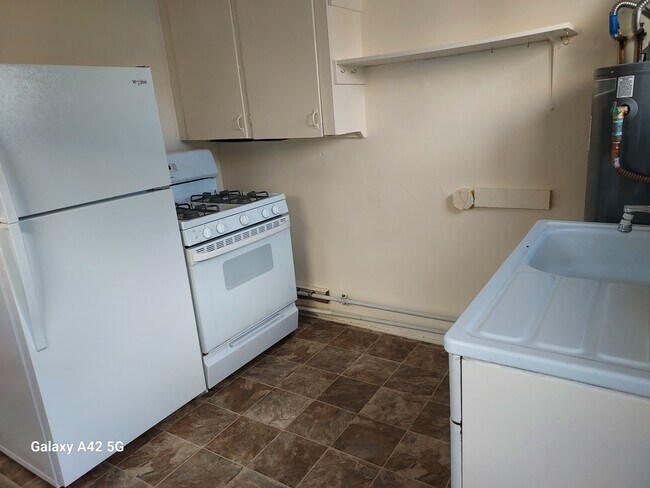 417 Stanford Dr SE Unidad cottage at 417 1/2 Stanford Dr. SE