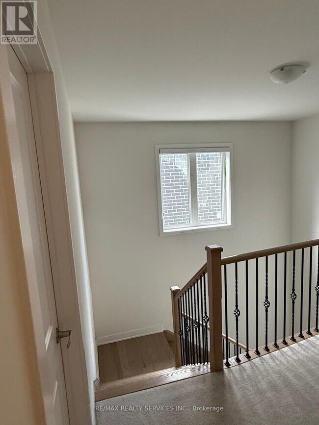 Photo - 225 Flavelle Wy