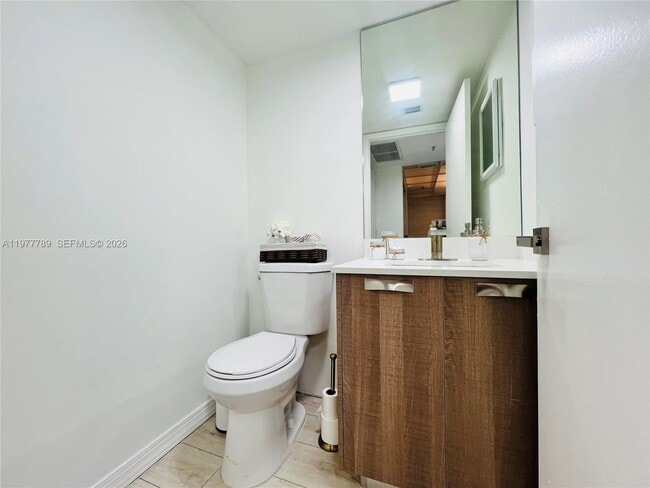 Photo - 540 Brickell Key Dr Unidad 202