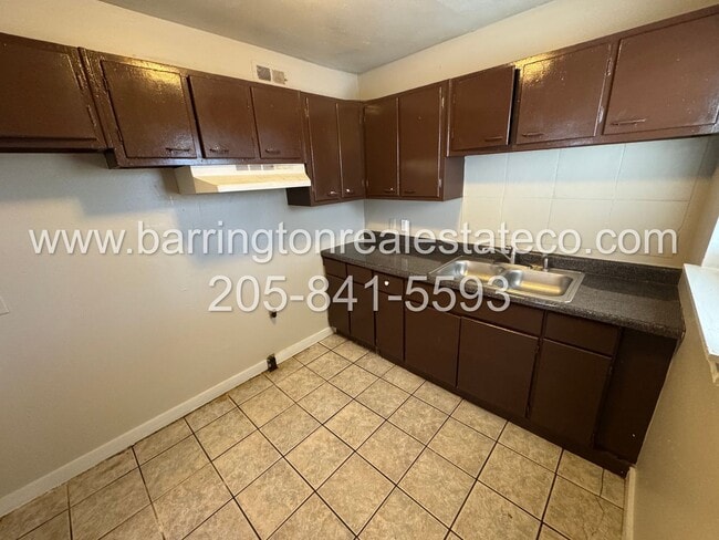 Photo - 1656 Roberts St SW