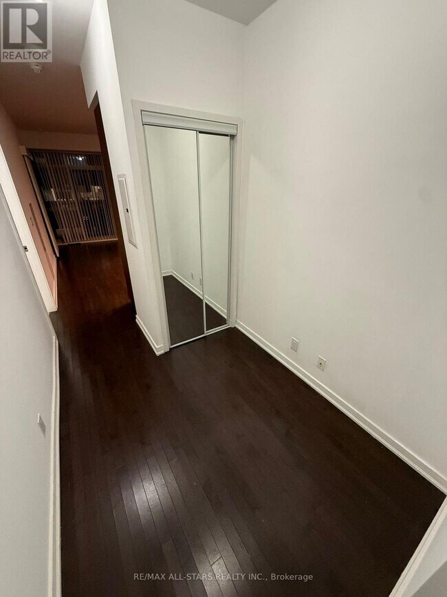 Photo - 14 York St Unit 609