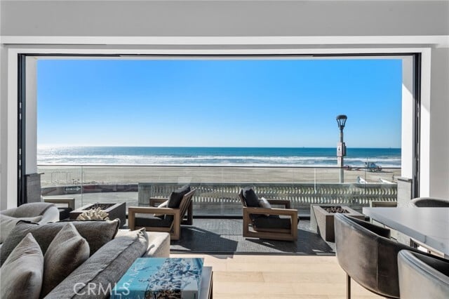 Photo - 2200 The Strand Unit A