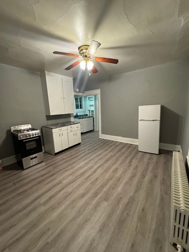 Building Photo - 195 D St Unit 2