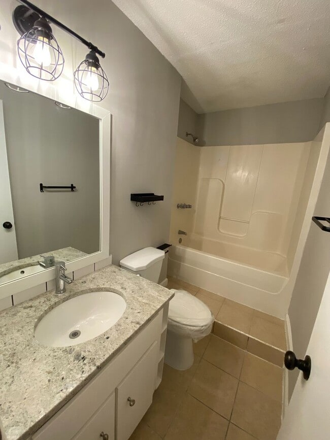 Photo - 239 Pointe S Dr