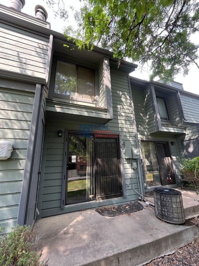 Building Photo - 3556 S Depew St Rental