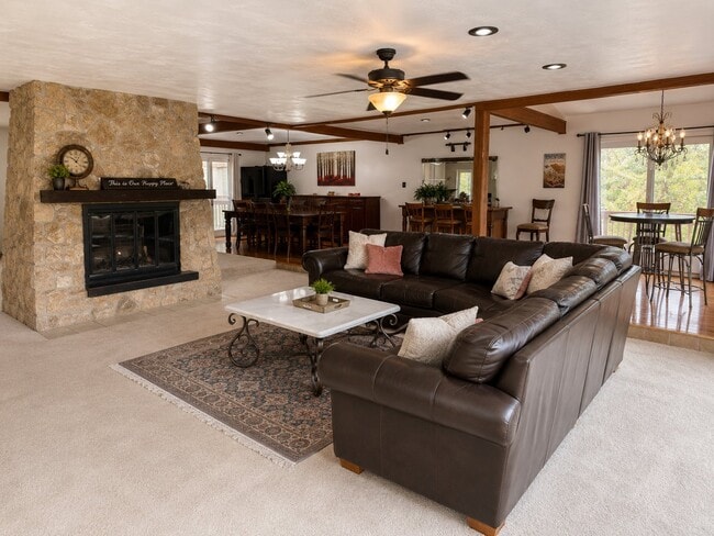 1637 Danville Rd