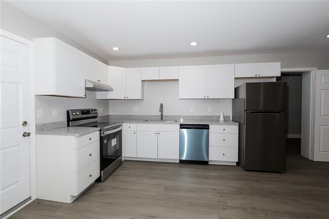 Photo - 157 Polar Rock Dr SW