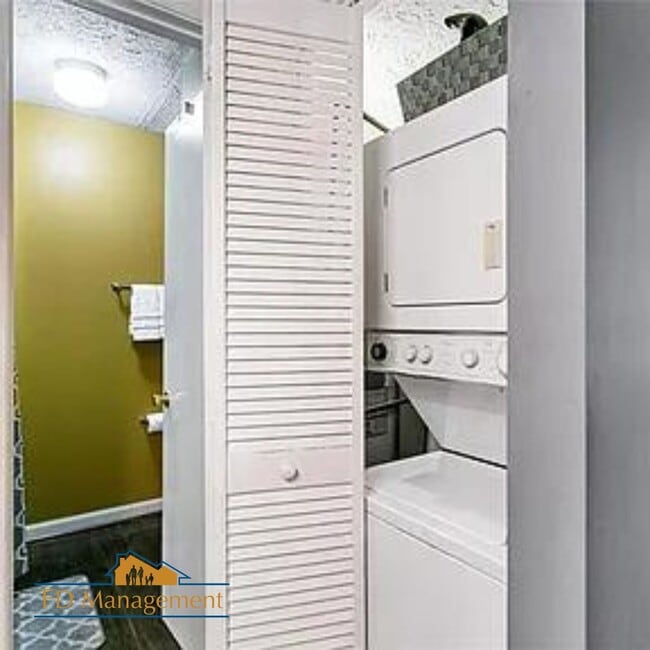 Photo - Modern First-Floor with Private Patio in Hampton Club