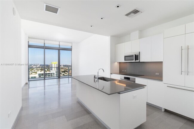 Building Photo - 68 SE 6th St Unit 4006 Rental