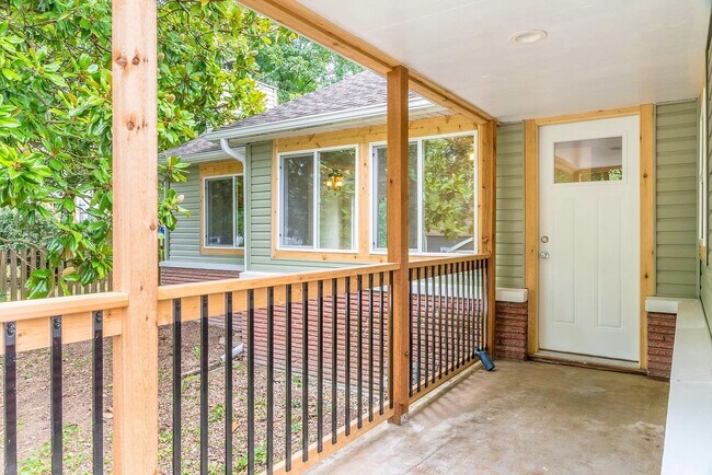 Photo - 104 W Farmer St