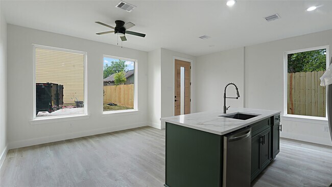 Photo - 1313 Knight St
