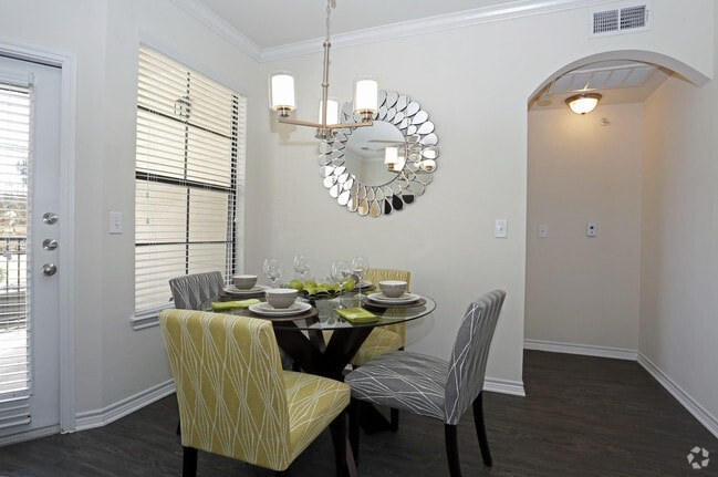 1015SF_Two Bedroom_Dining Area