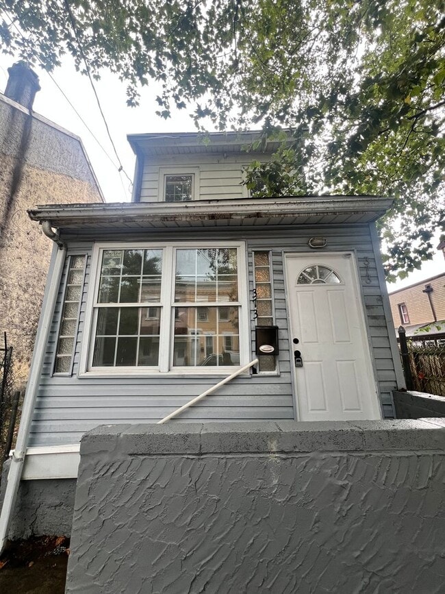 Building Photo - Great fully renewed property Rental