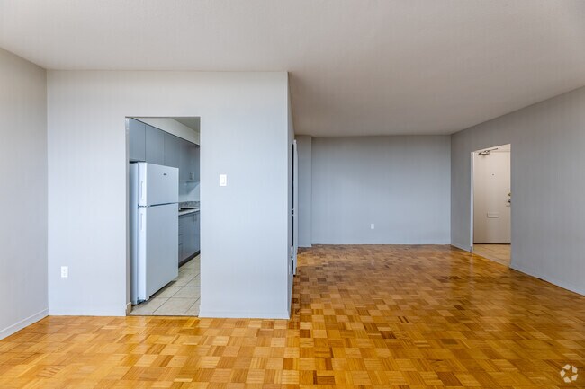 2BR, 1BA - 915SF - Living Room