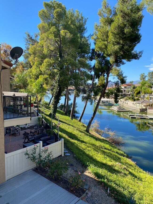 24311 Canyon Lake Dr N